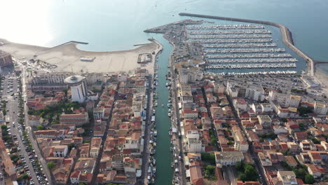 Palavas-les-flots-Balneario-Francia-Vista-Aérea-Sobre-El-Canal-Día-Soleado